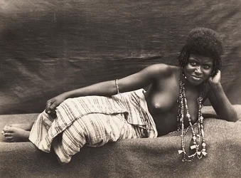 Ein Imperium bauen im faschistischen Zeitalter: ein Bilen-Mädchen, 09051936